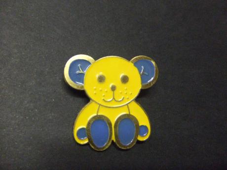 Knuffelbeer emaille pin